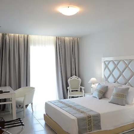 Kairaba Sandy Hotell Línia